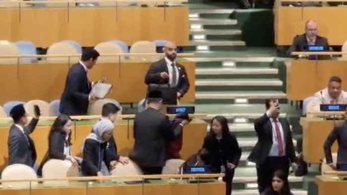 delegasi-indonesia-melakukan-walk-out-bersama-delegasi-lainnya-saat-pm-israel-benjamin-netanyahu-berpidato-di-pbb-1790293897645_169